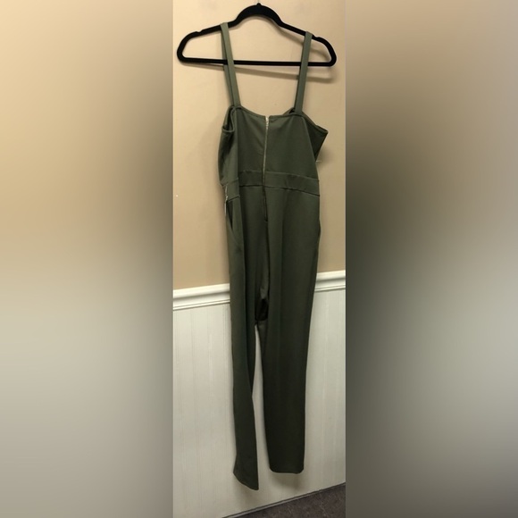 Entry Olive Green Jumpsuit Deep V Neck Gold Hardware Size L NWT - Picture 2 of 7